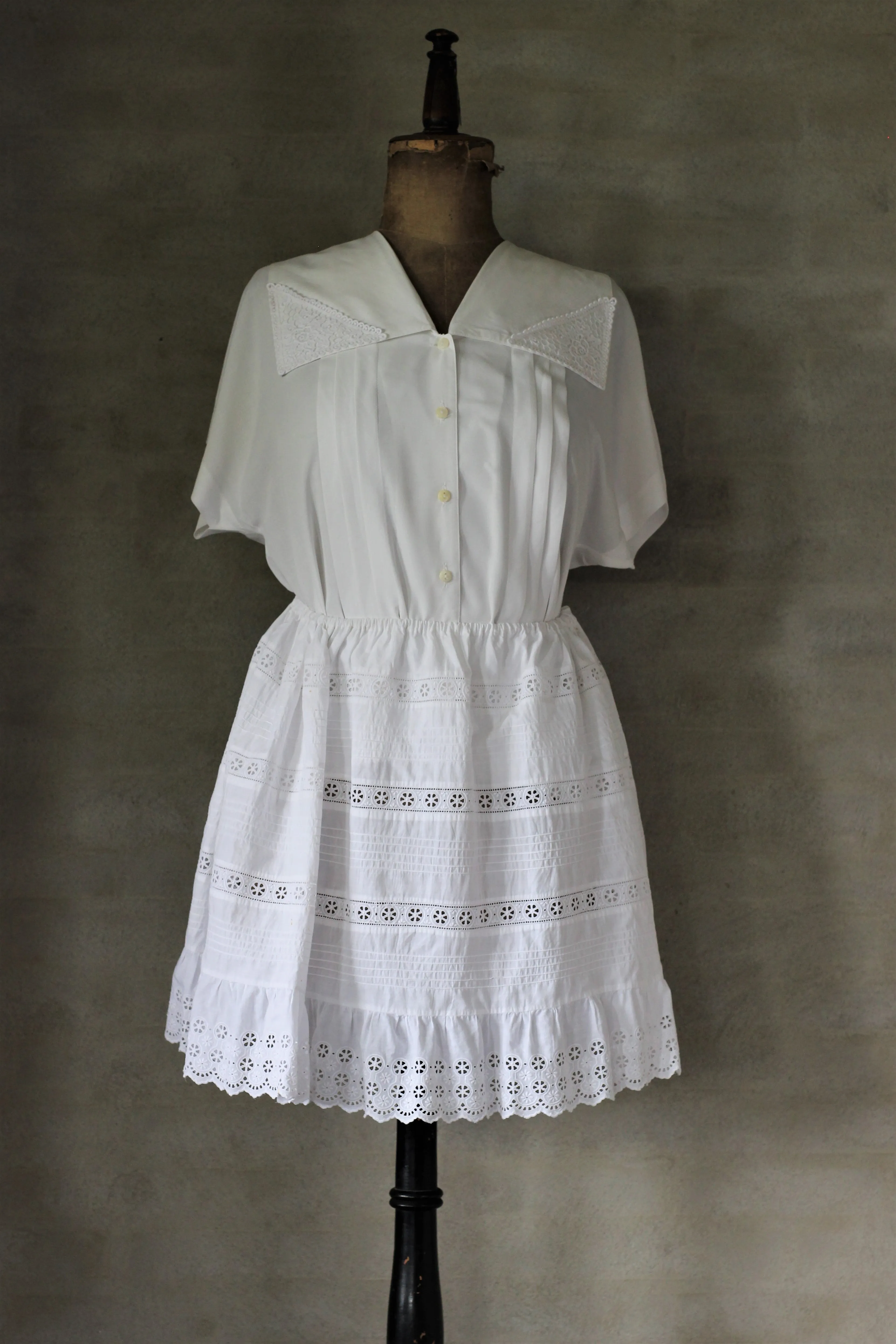 1980s White Shirt with Laces Size Size XL
