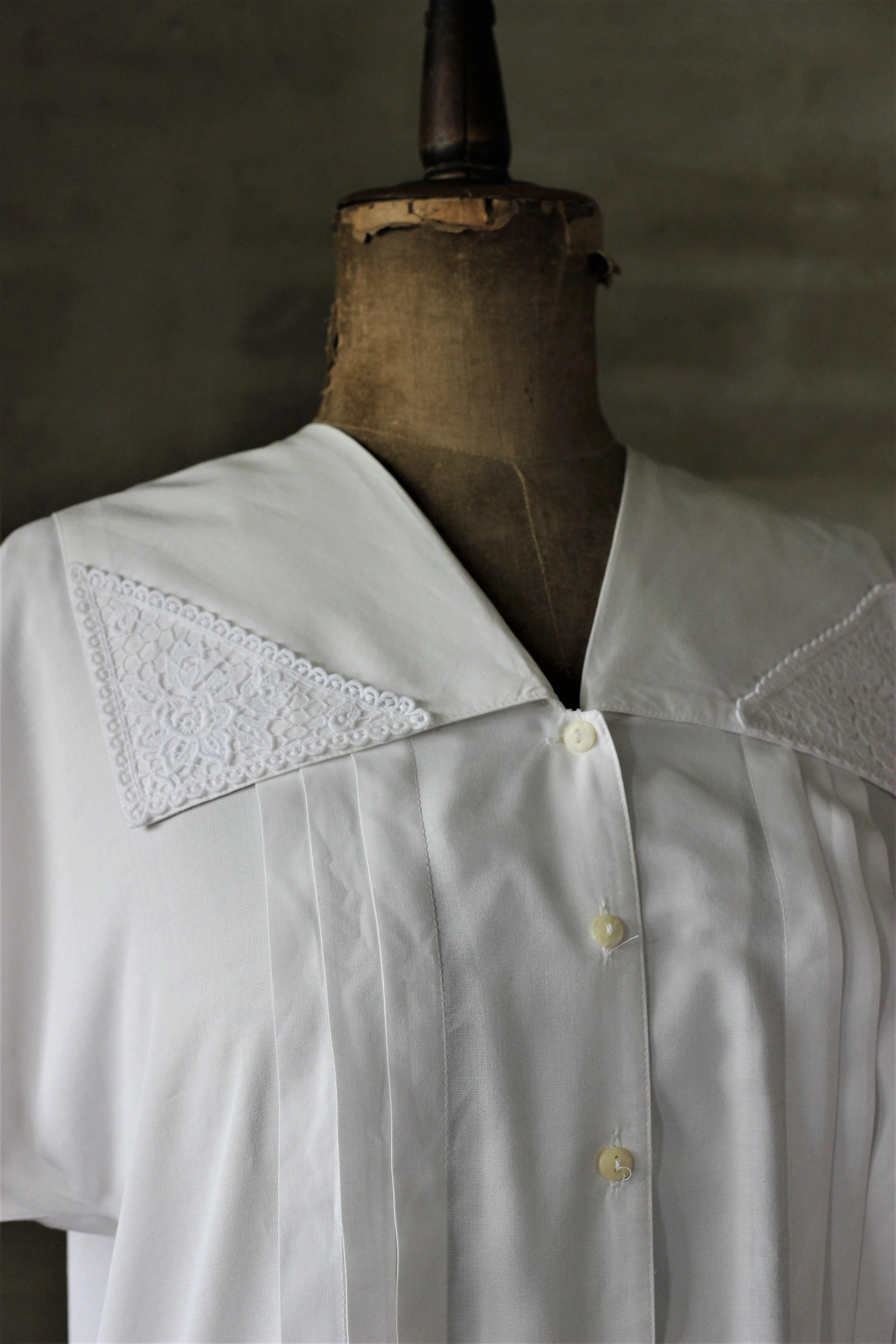 1980s White Shirt with Laces Size Size XL