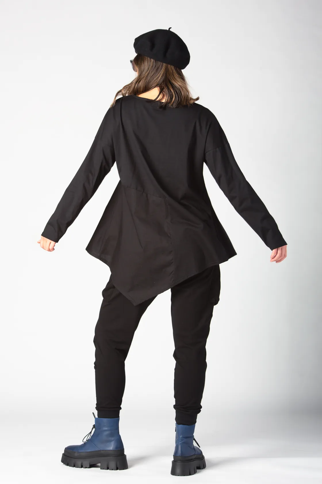 Arno Top in Black Tokyo